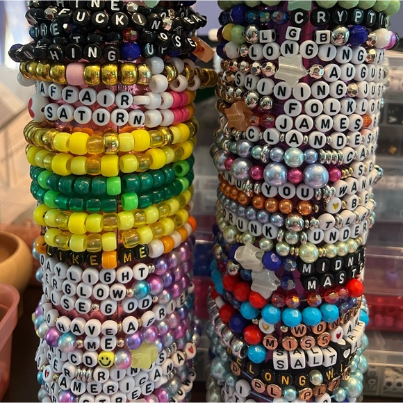 ✨🫶30 Eras Tour Friendship Bracelets Random 30 pack🫶✨ - Picture 11 of 16